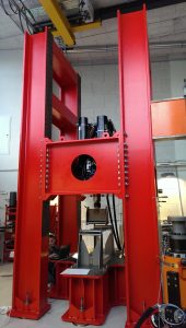 Hochgeschwindigkeitsprüfstand für  hochdynamische Prozesse wie Explosion, Anprall oder Erdbeben (280 kN – 10m/s)