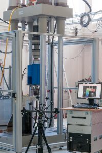 dynamische Universalprüfmaschine (1000 kN)